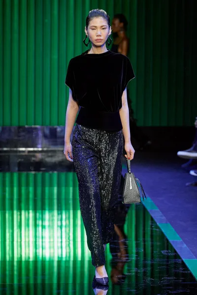 Look 77